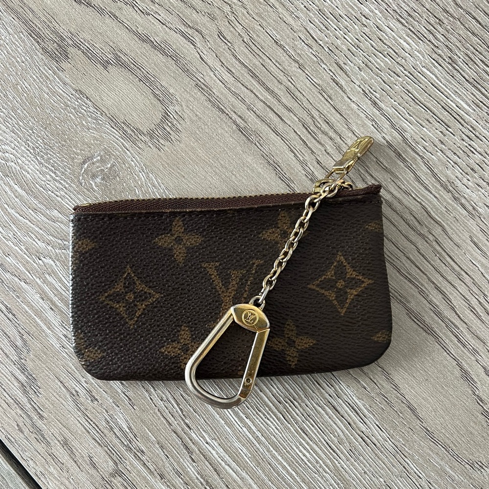 LOUIS VUITTON KEYCHAIN WALLET